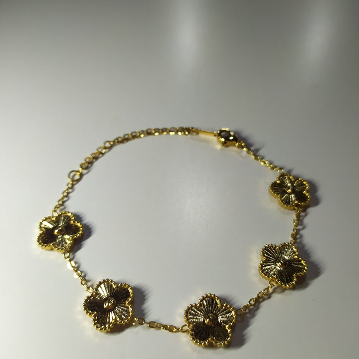 Pulsera trebol de cinco hojas oro